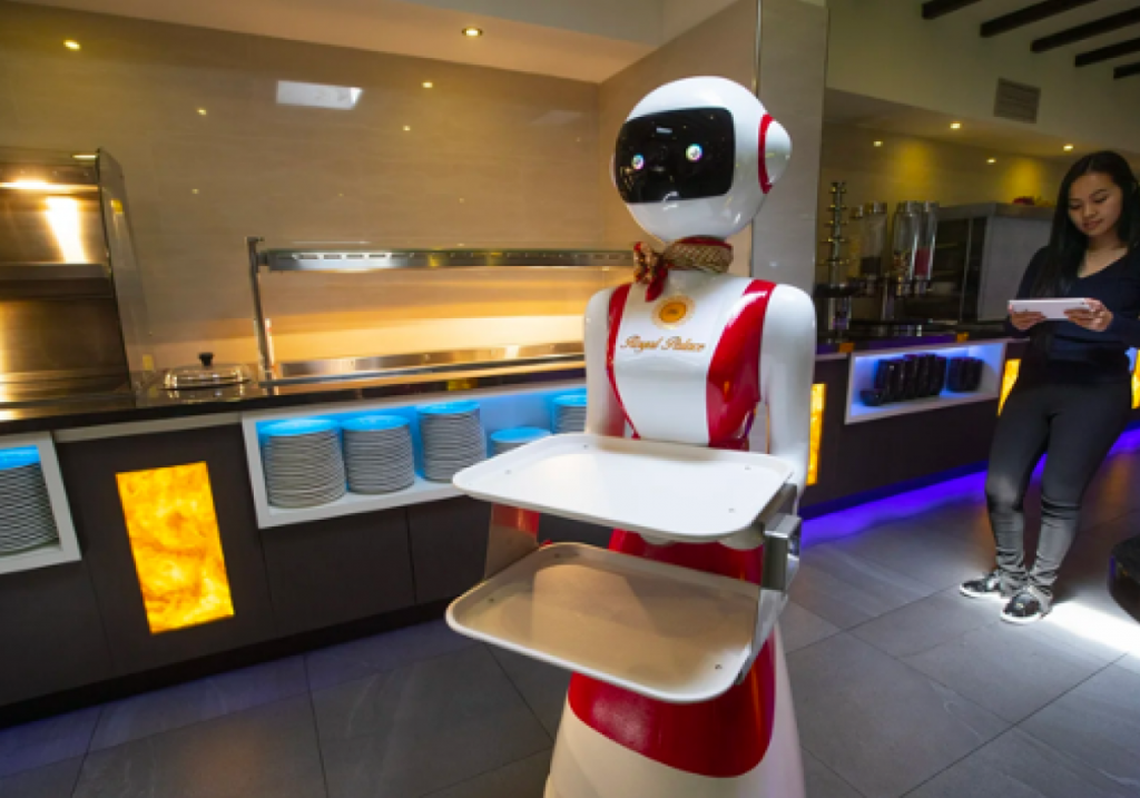 机器人自动带领客人去餐位就坐